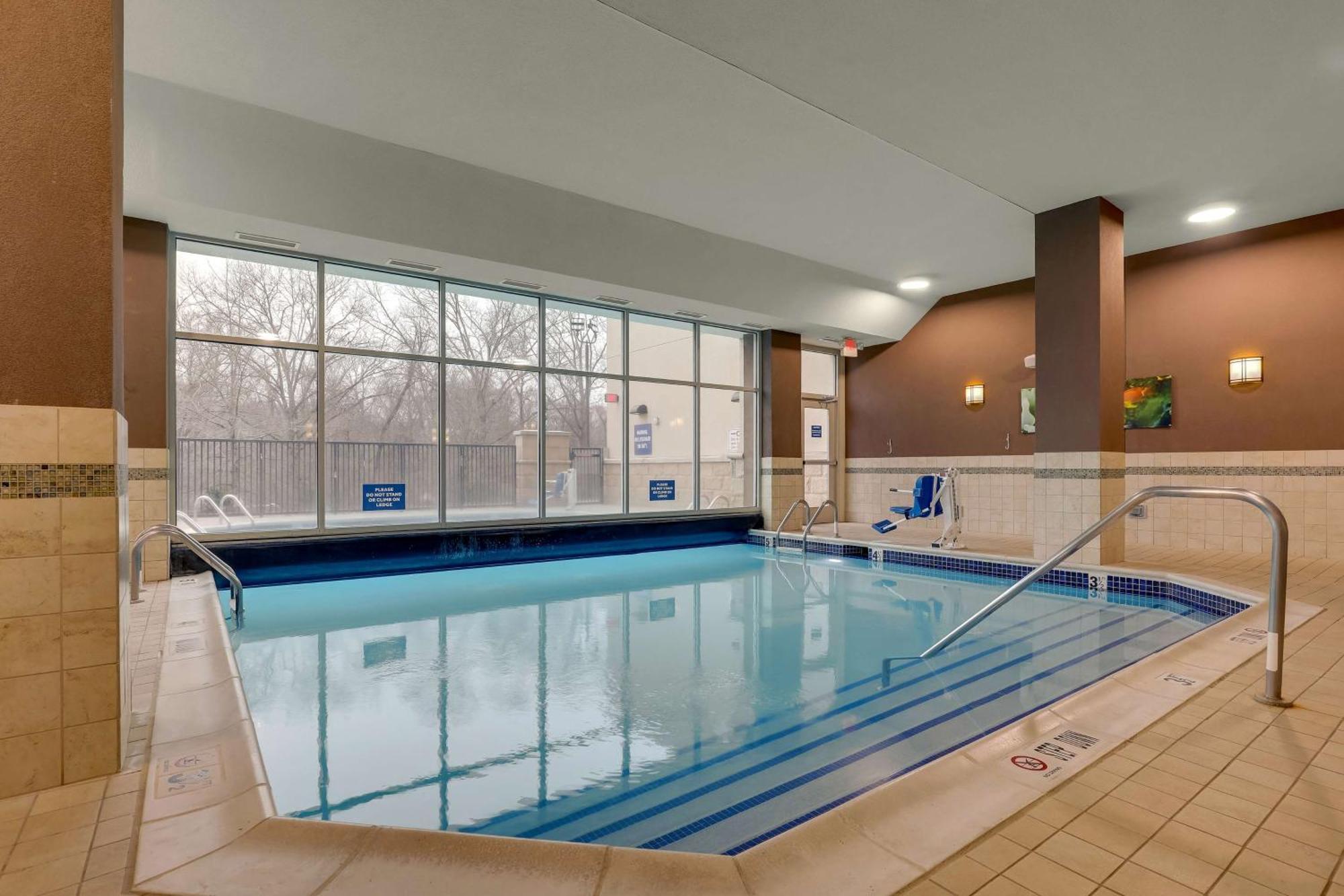 Drury Inn & Suites Charlotte Arrowood Zewnętrze zdjęcie